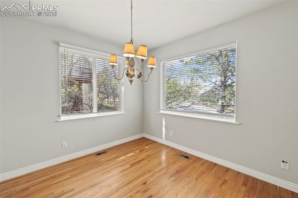 Image 14 of 50: Kitchen