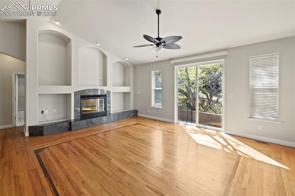 Image 16 of 50: Kitchen