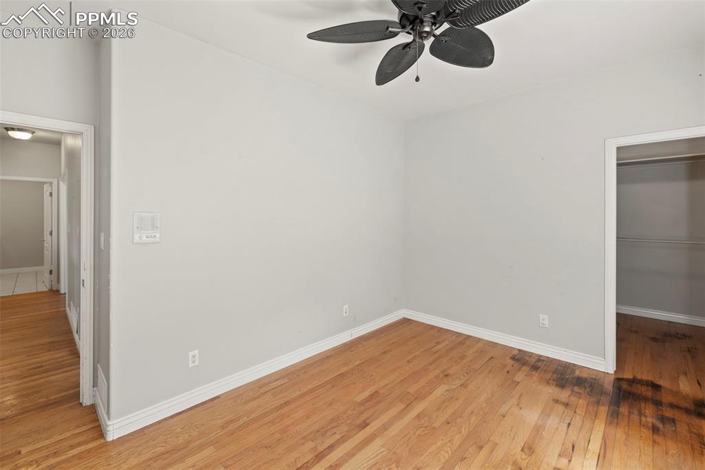 Image 20 of 50: Living Room