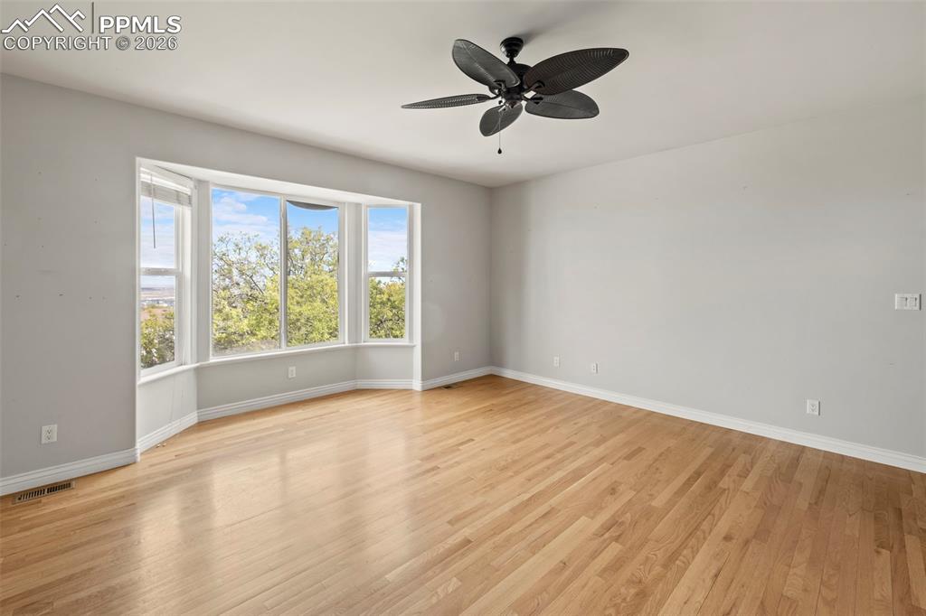 Image 24 of 50: Bathroom