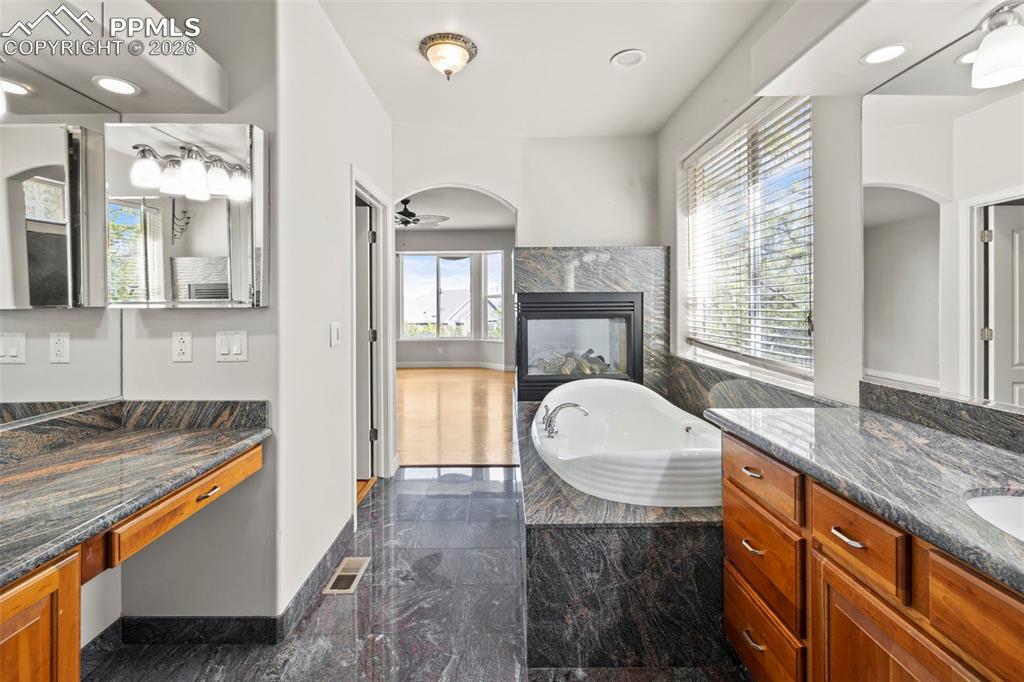 Image 30 of 50: Closet