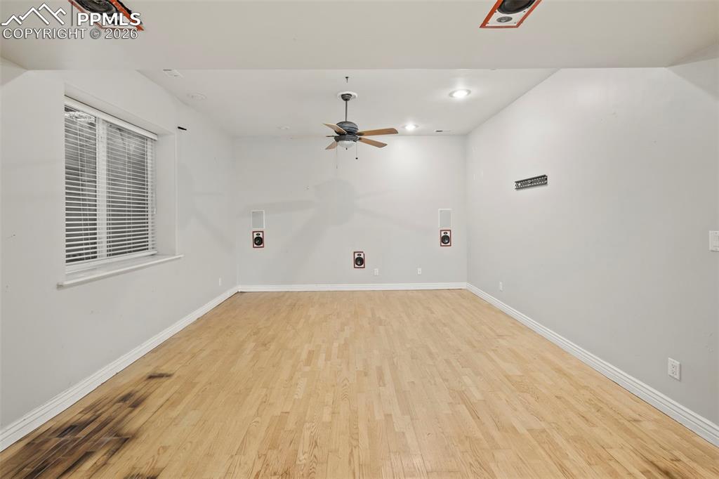 Image 37 of 50: Living Room