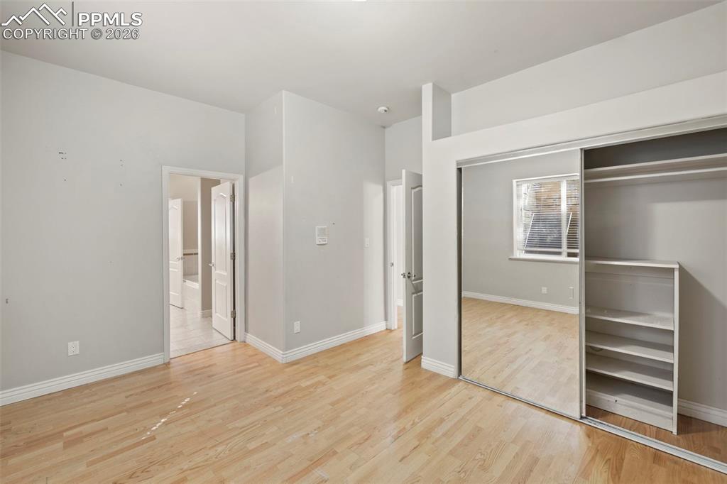 Image 39 of 50: Kitchenette