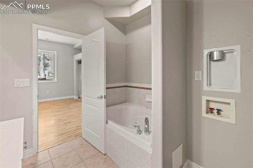 Image 41 of 50: Family Room