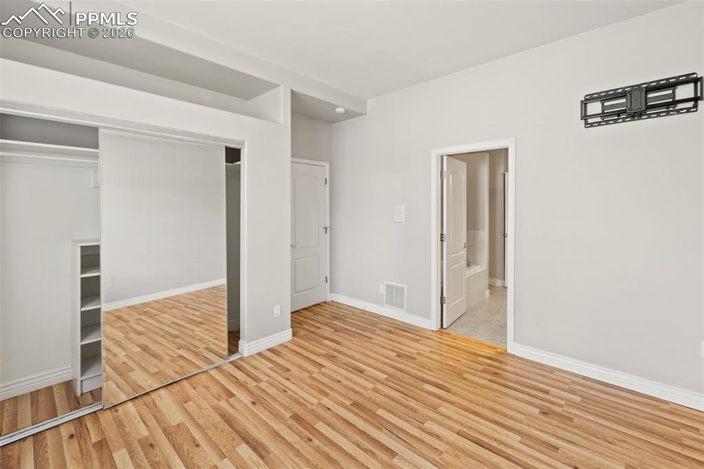 Image 42 of 50: Bedroom