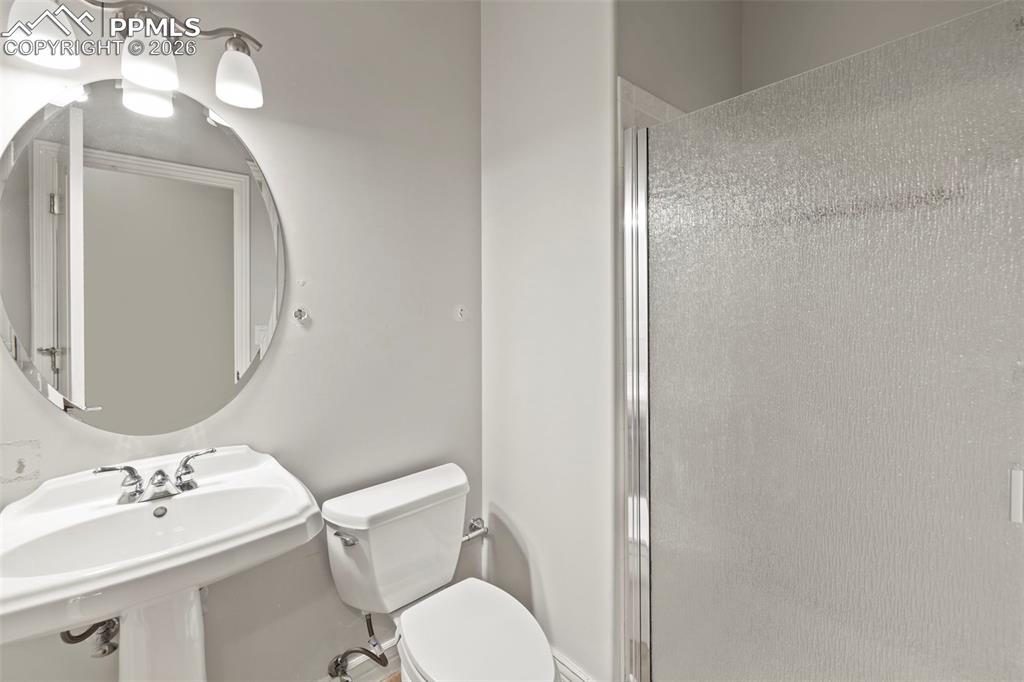 Image 45 of 50: Bedroom