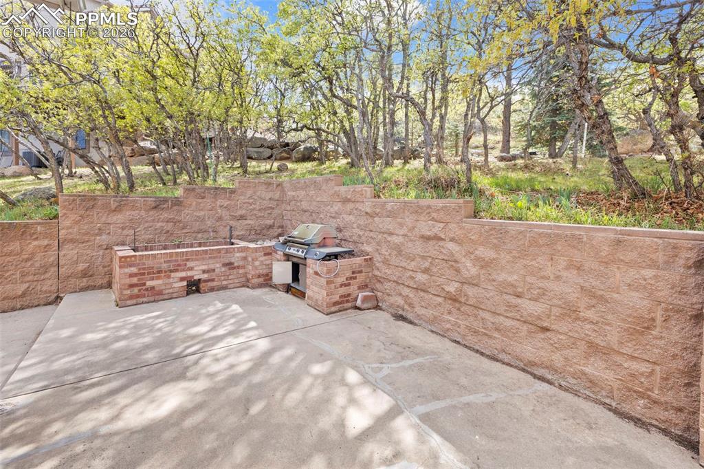 Image 46 of 50: Bedroom