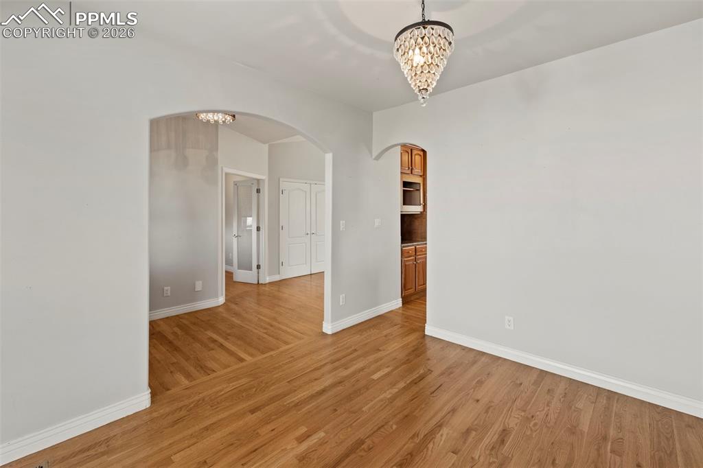 Image 9 of 50: Entry