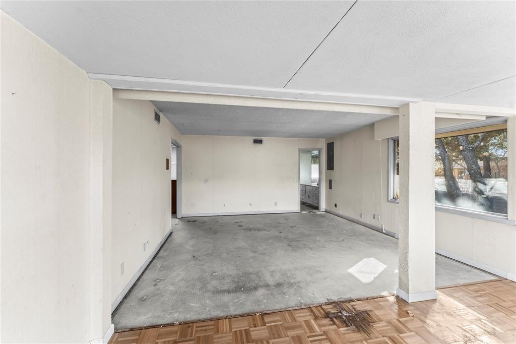 Image 11 of 24: Master Bedroom