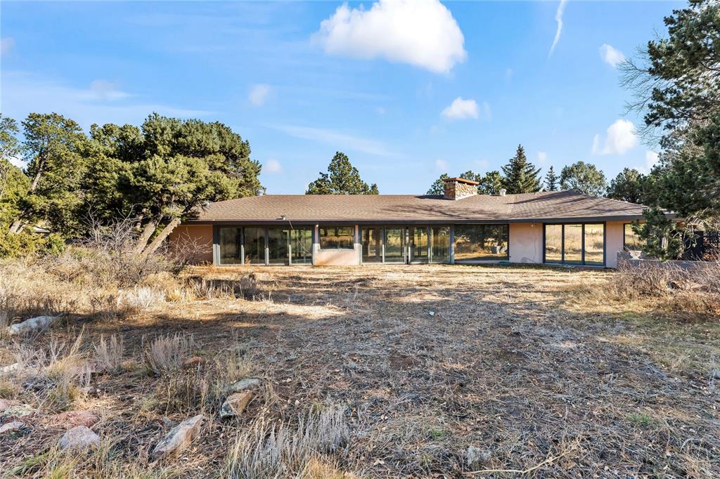 Image 16 of 24: Back of Structure