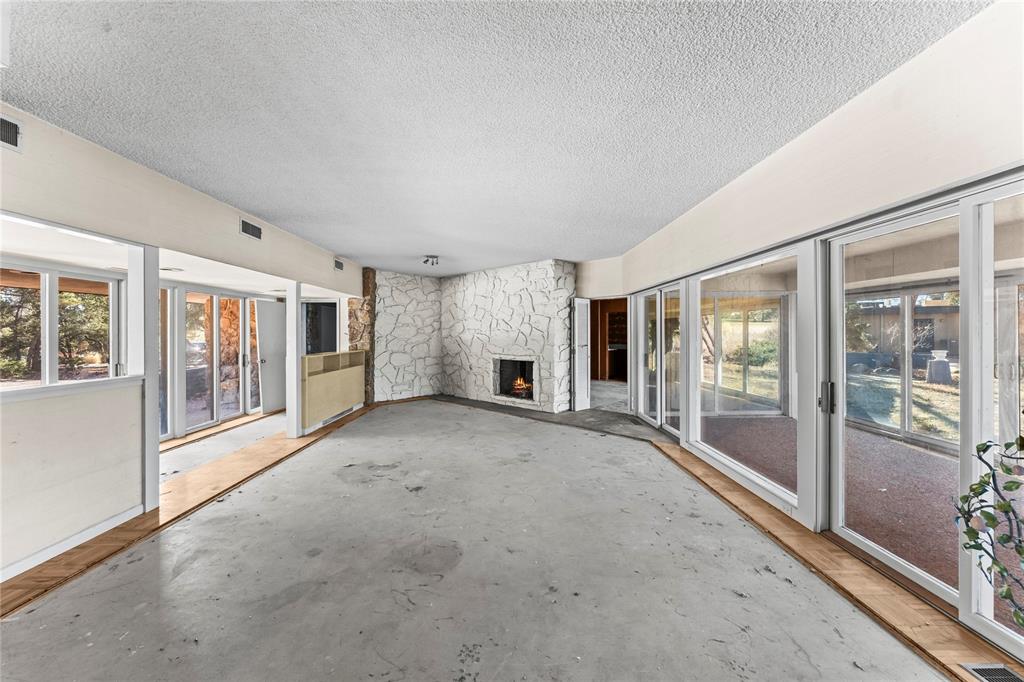 Image 7 of 24: Family Room