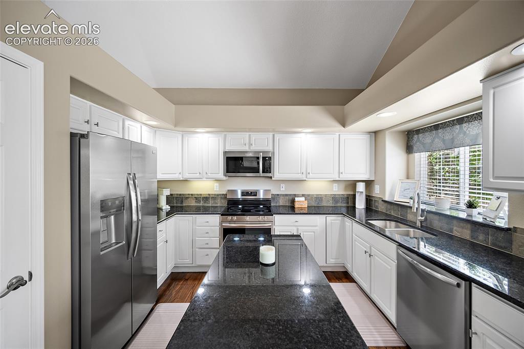 Image 10 of 48: Kitchen