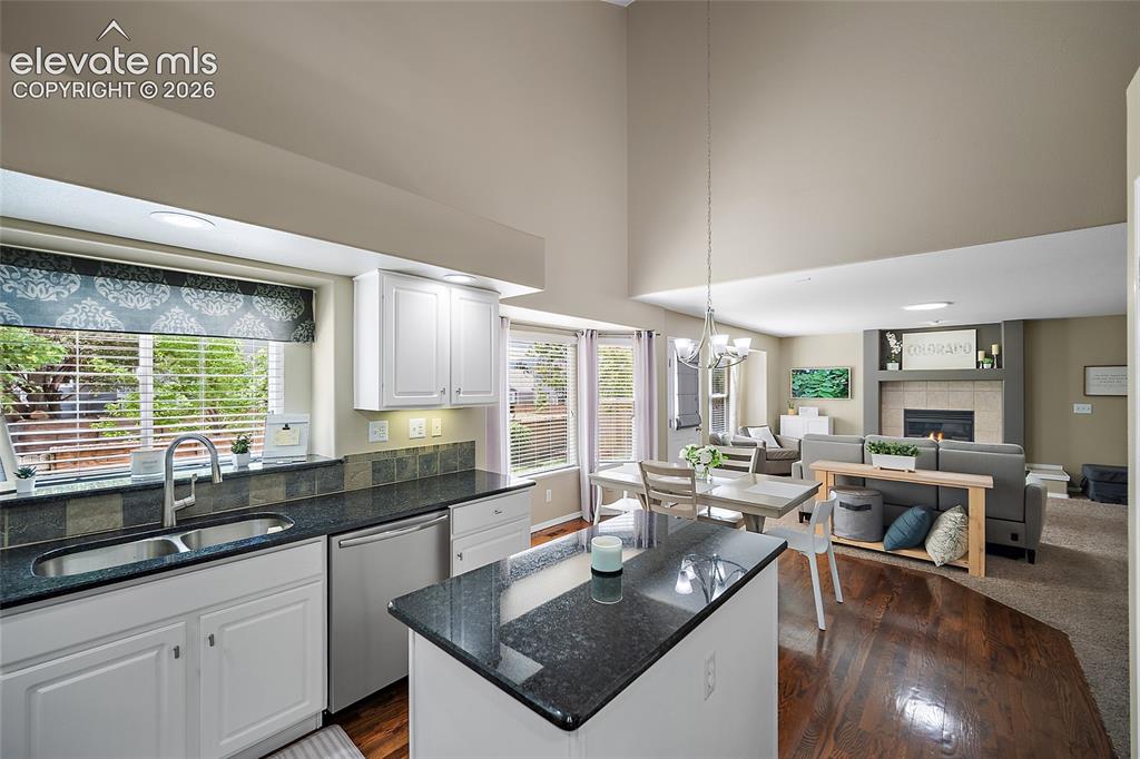 Image 11 of 48: Kitchen