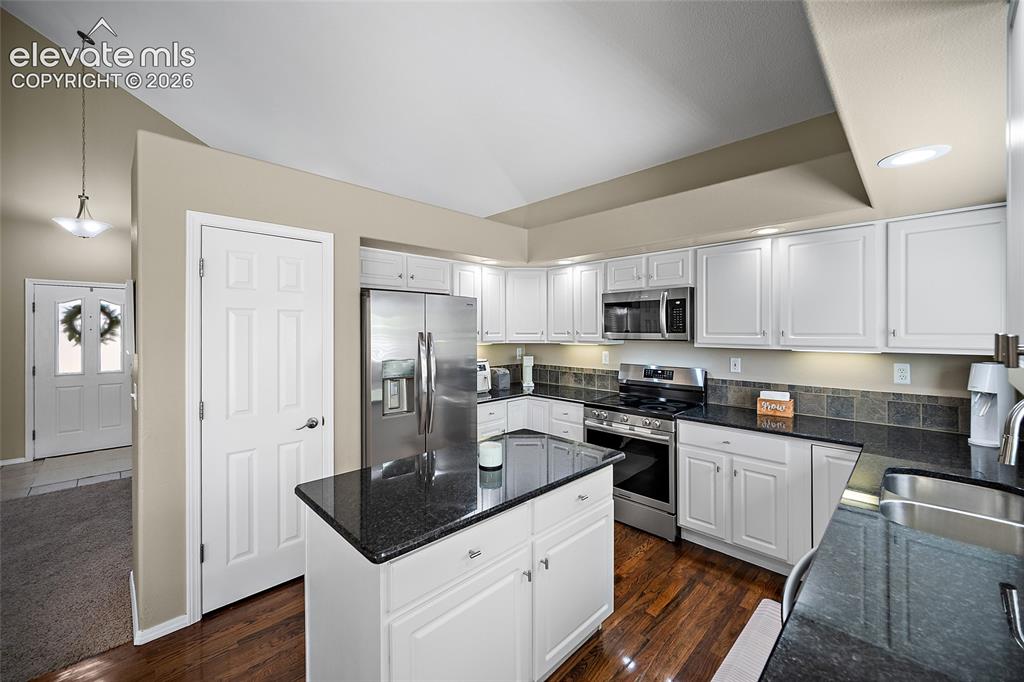 Image 9 of 48: Kitchen
