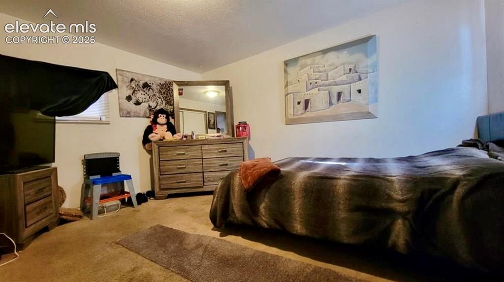 Image 8 of 12: Bedroom
