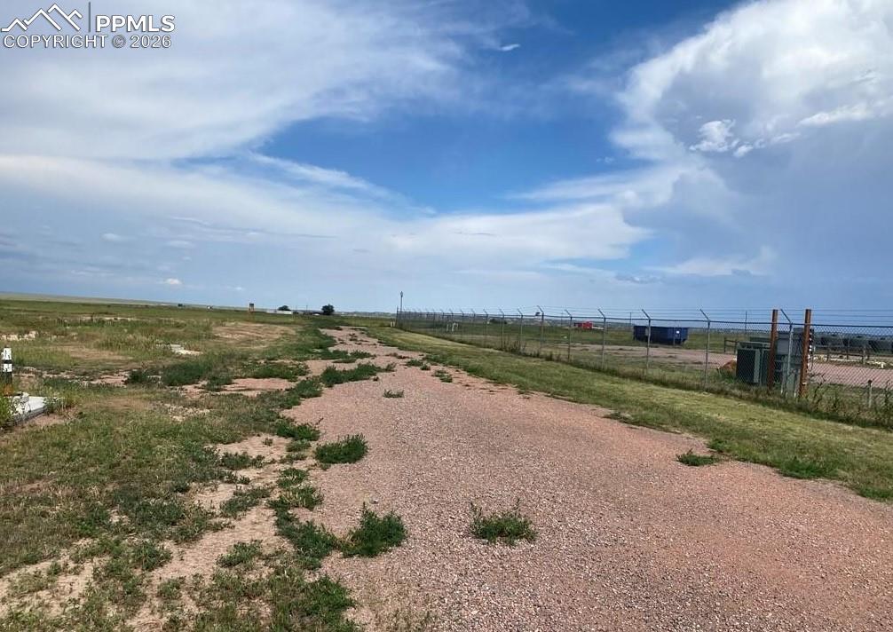 Image 17 of 50: Yard