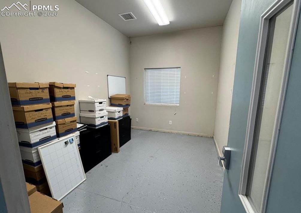 Image 31 of 50: Office