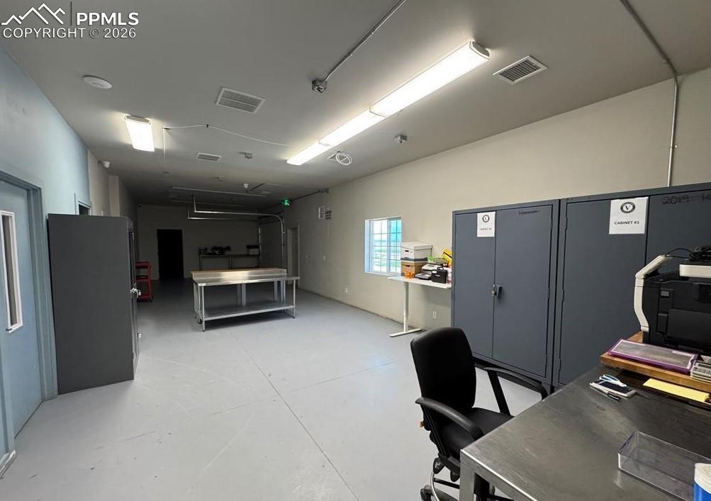 Image 32 of 50: Office