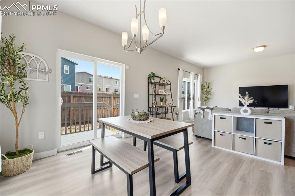 Image 11 of 42: Dining Area
