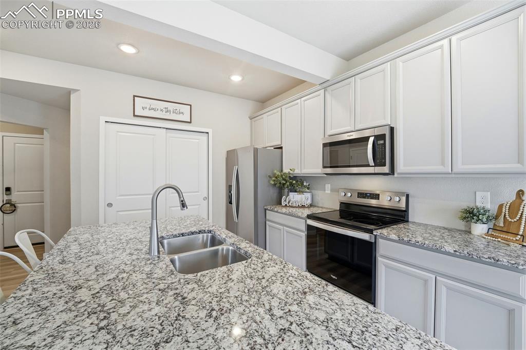 Image 4 of 42: Kitchen