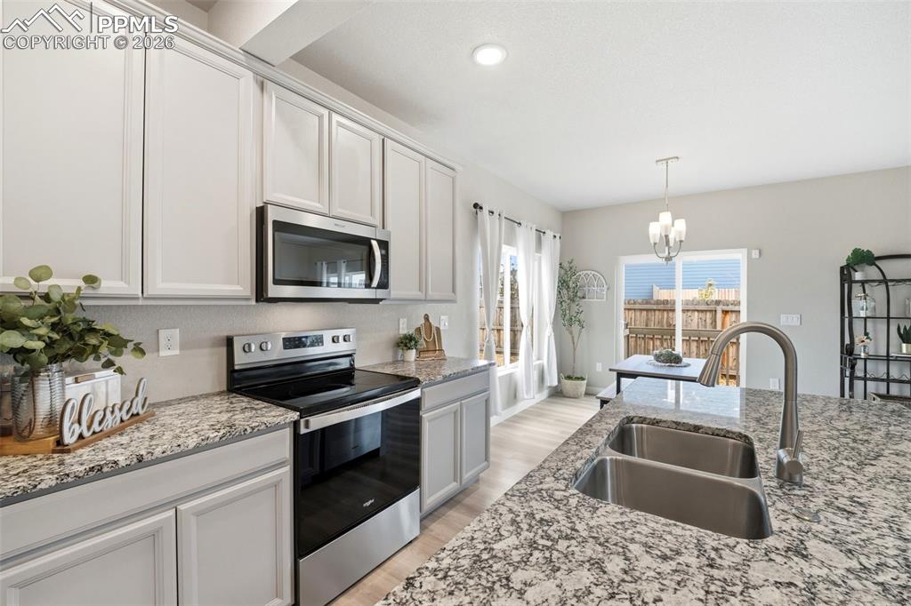 Image 5 of 42: Kitchen