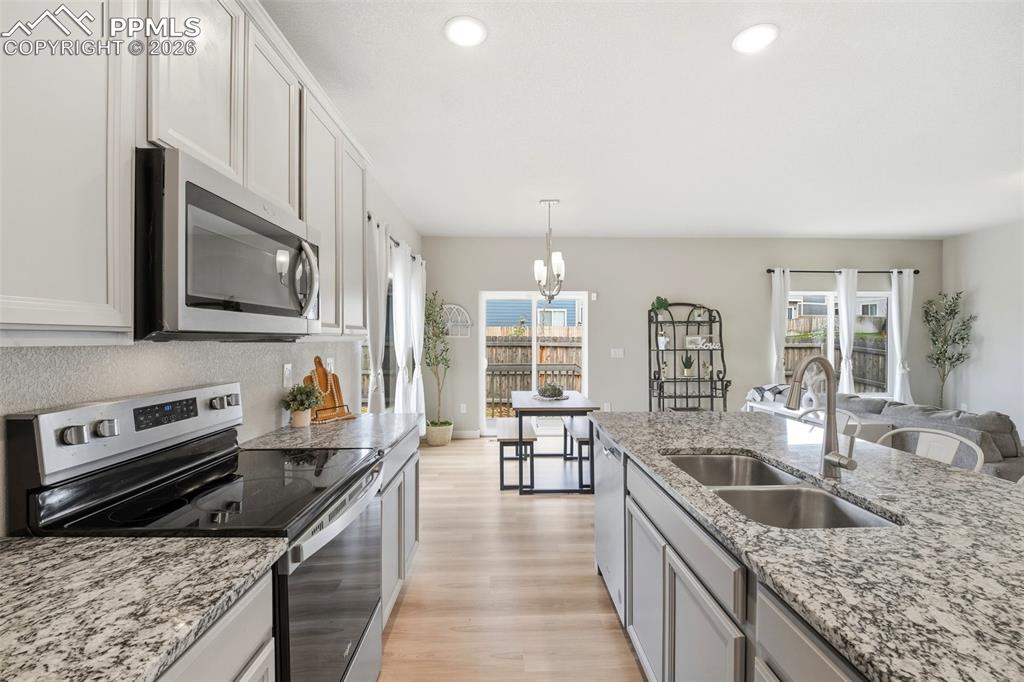 Image 6 of 42: Kitchen