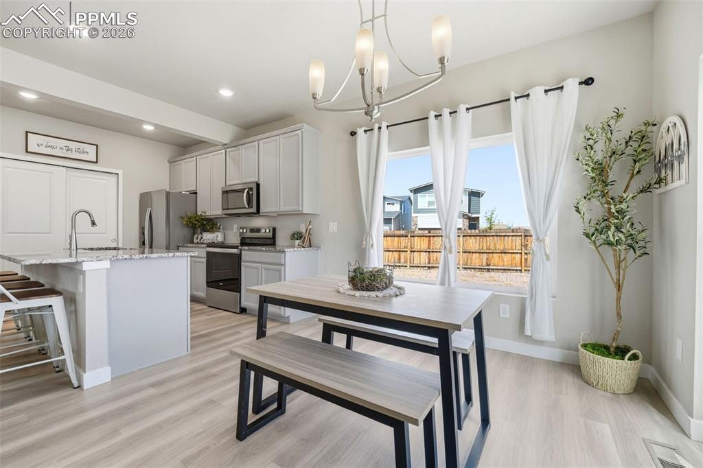 Image 9 of 42: Dining Area