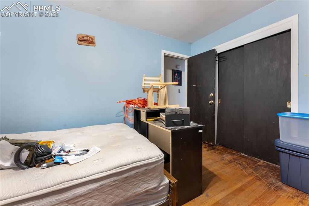 Image 11 of 23: Bedroom