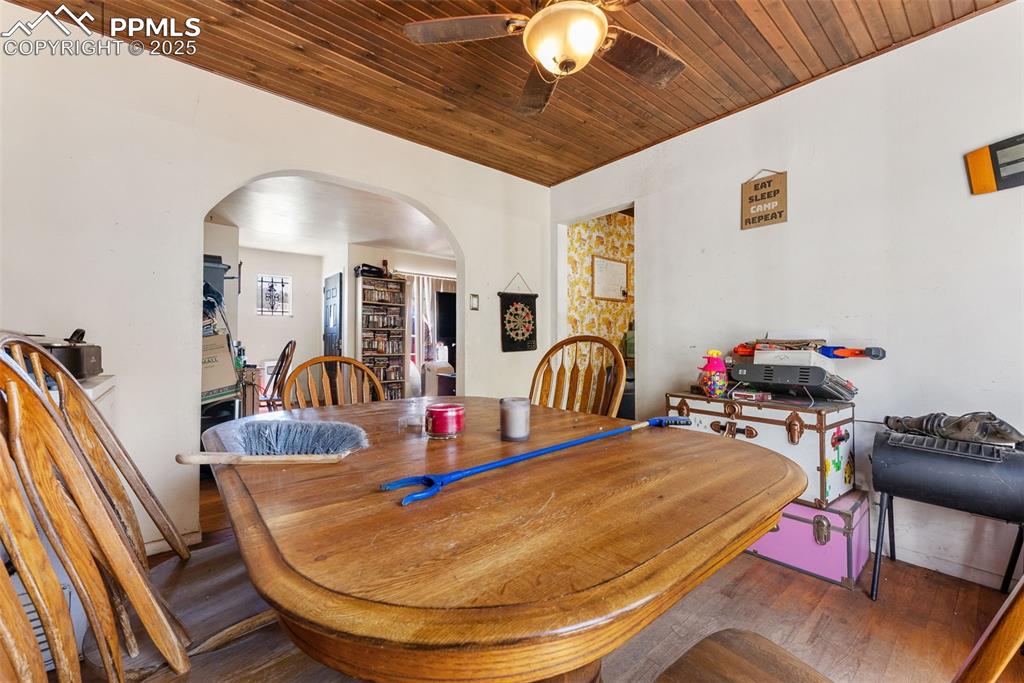 Image 5 of 23: Dining Area