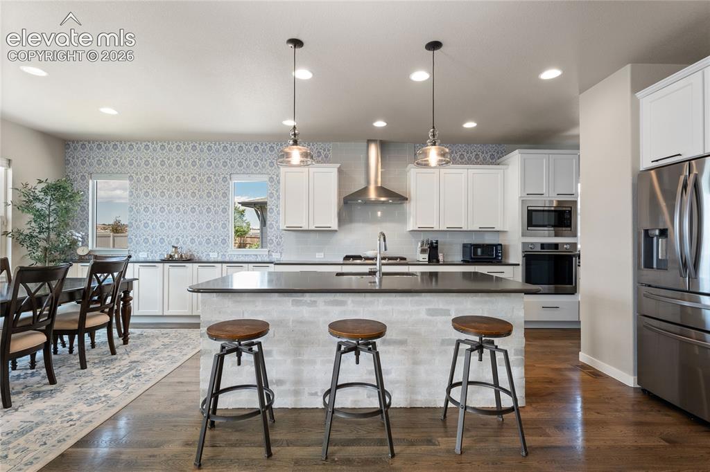 Image 16 of 41: Kitchen