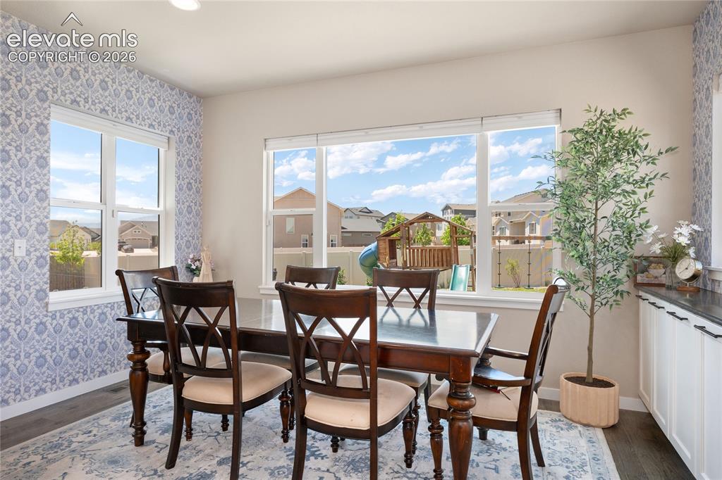 Image 18 of 41: Dining Area