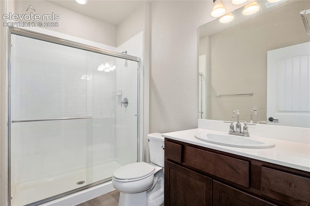 Image 34 of 41: Bathroom