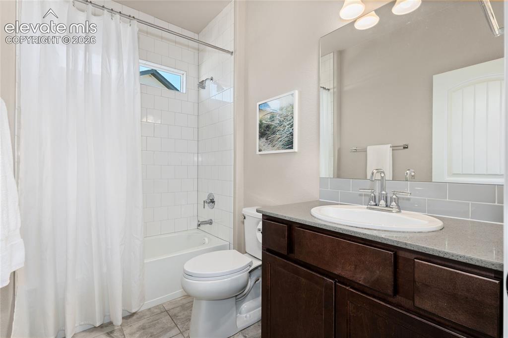 Image 7 of 41: Bathroom