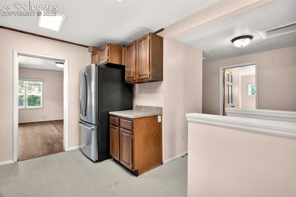 Image 12 of 40: Kitchen