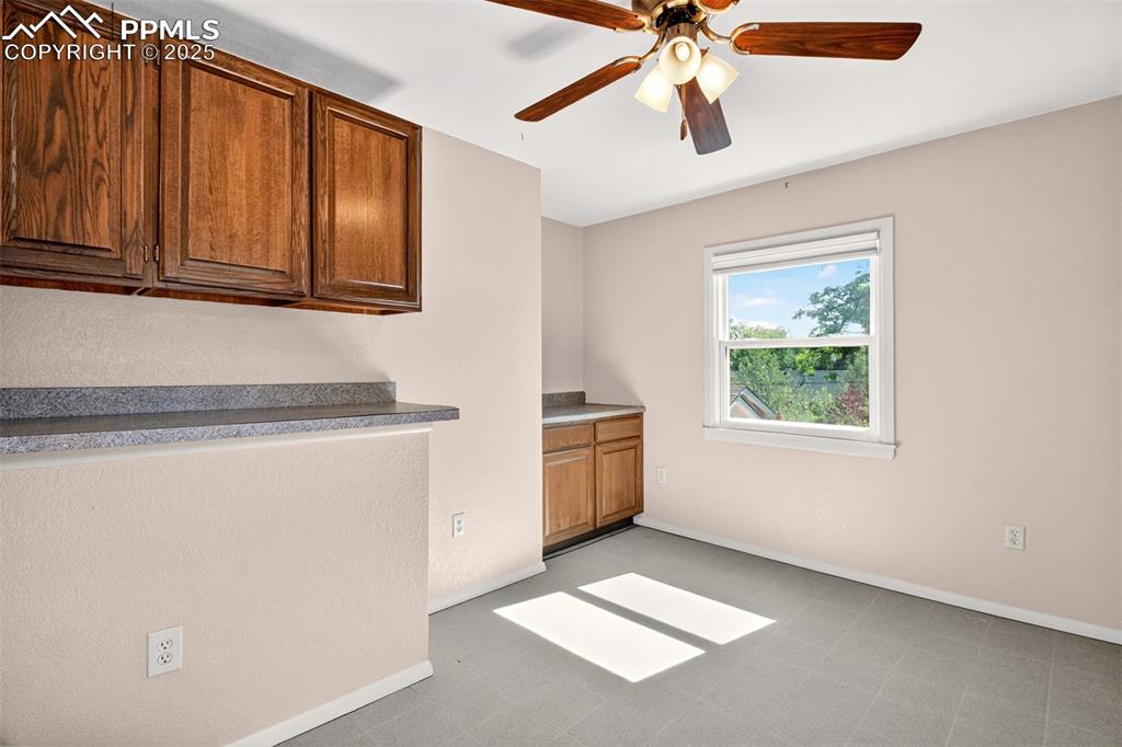 Image 14 of 40: Dining Area