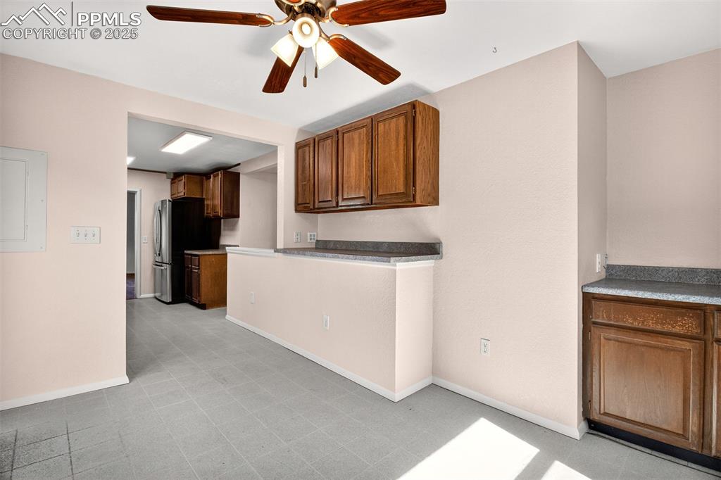 Image 15 of 40: Dining Area
