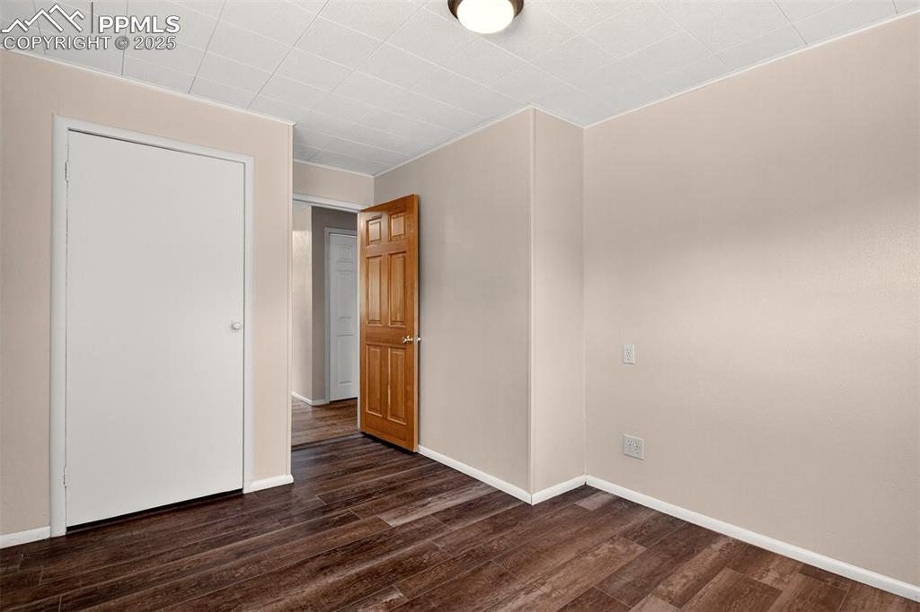 Image 20 of 40: Bedroom
