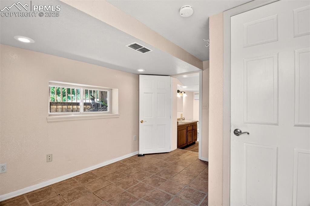 Image 25 of 40: Bonus Room