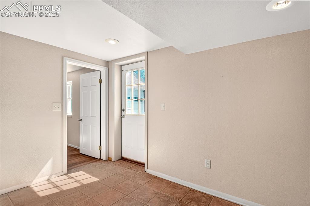 Image 26 of 40: Bonus Room