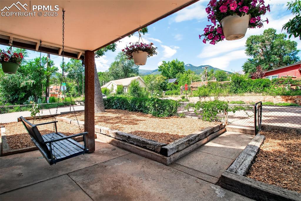 Image 3 of 40: Patio