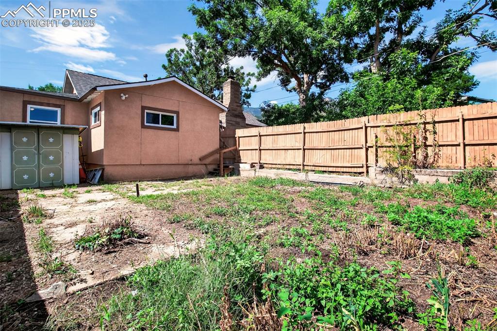 Image 41 of 44: Yard