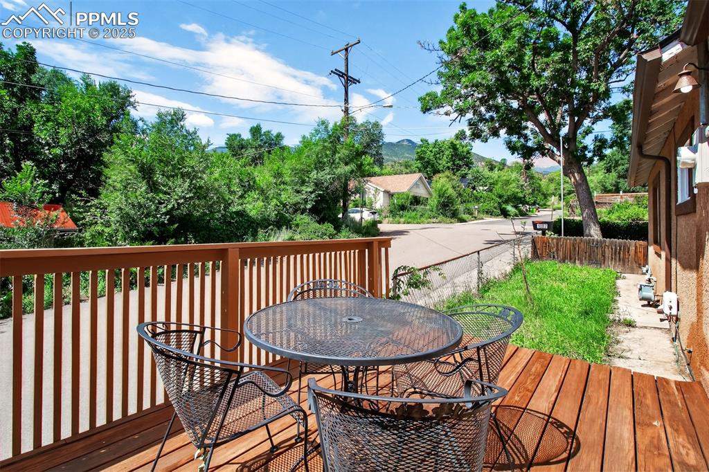 Image 43 of 44: Deck