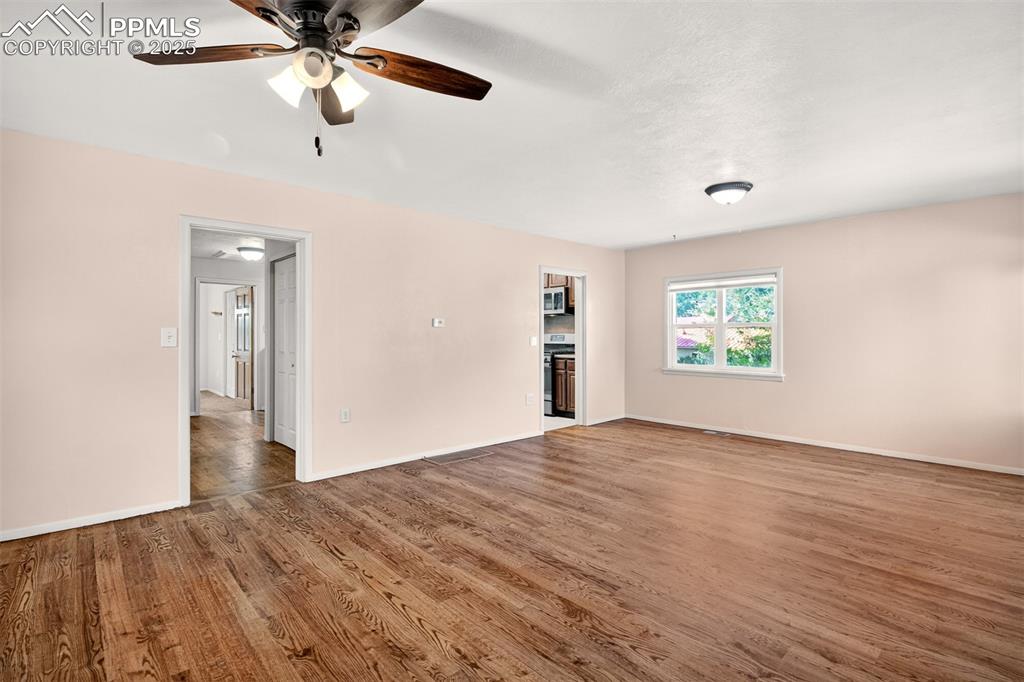 Image 6 of 40: Family Room