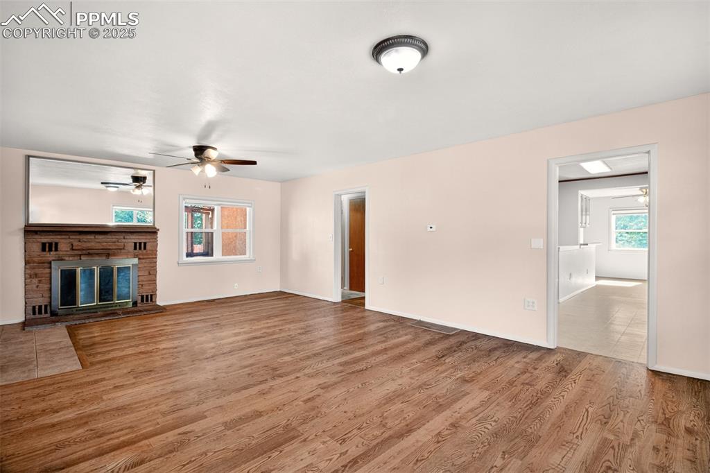 Image 7 of 40: Family Room