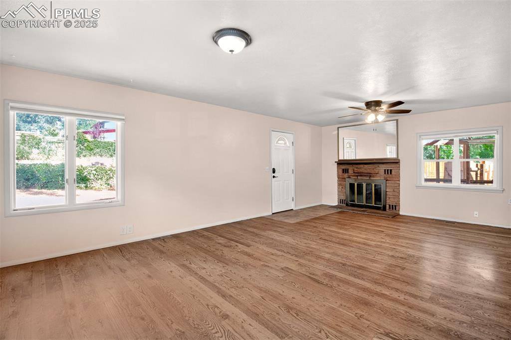 Image 8 of 40: Family Room