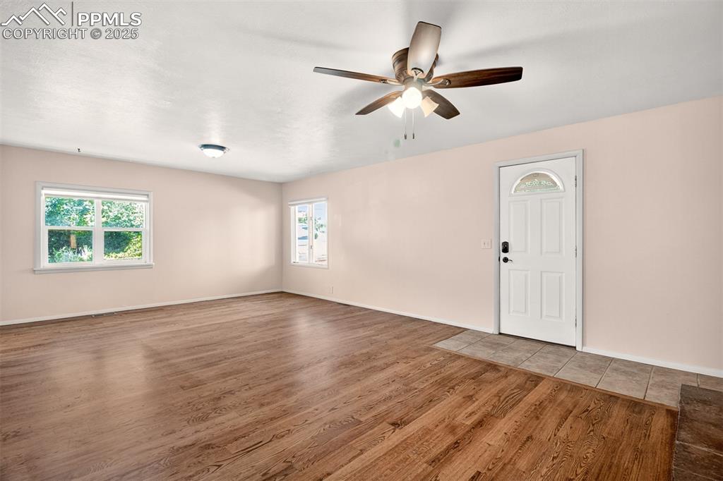Image 9 of 40: Family Room