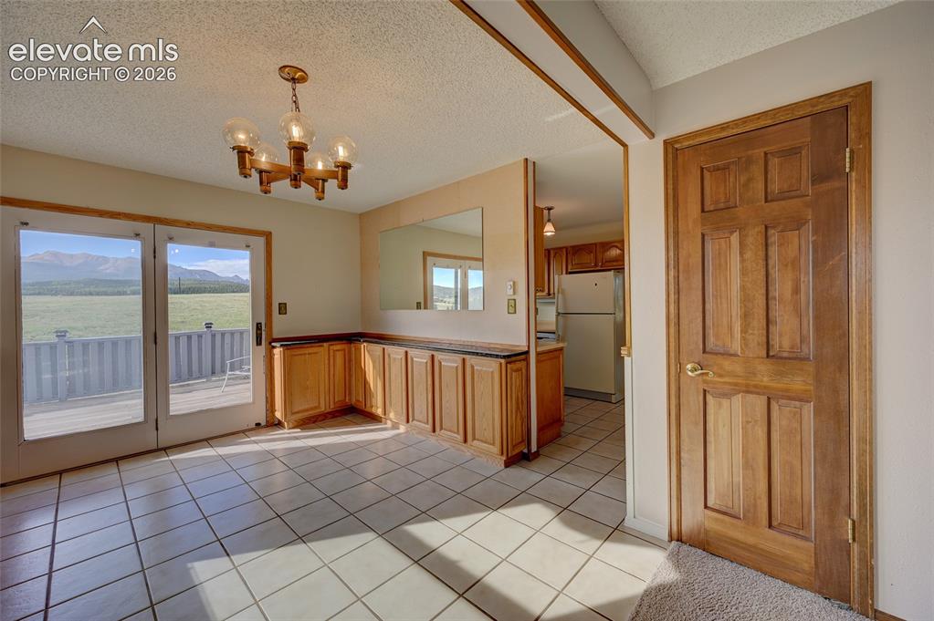 Image 13 of 39: Dining Area