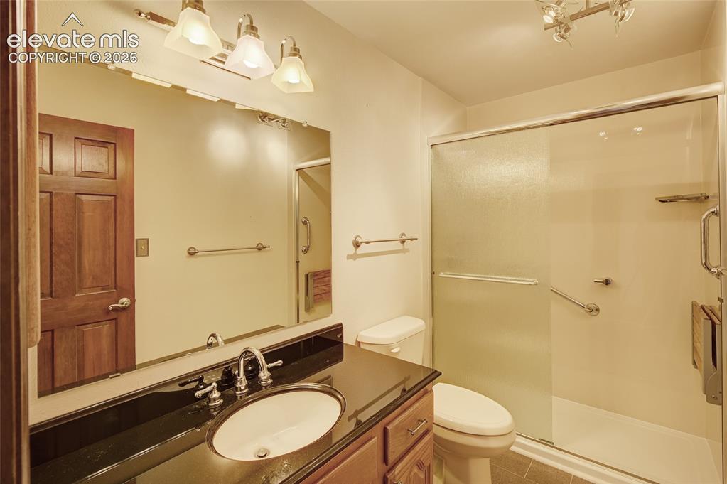 Image 20 of 39: Bathroom