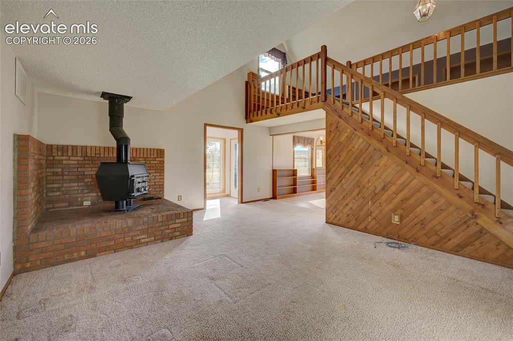 Image 5 of 39: Family Room