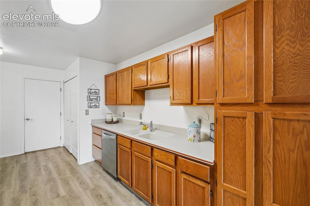 Image 12 of 50: Kitchen